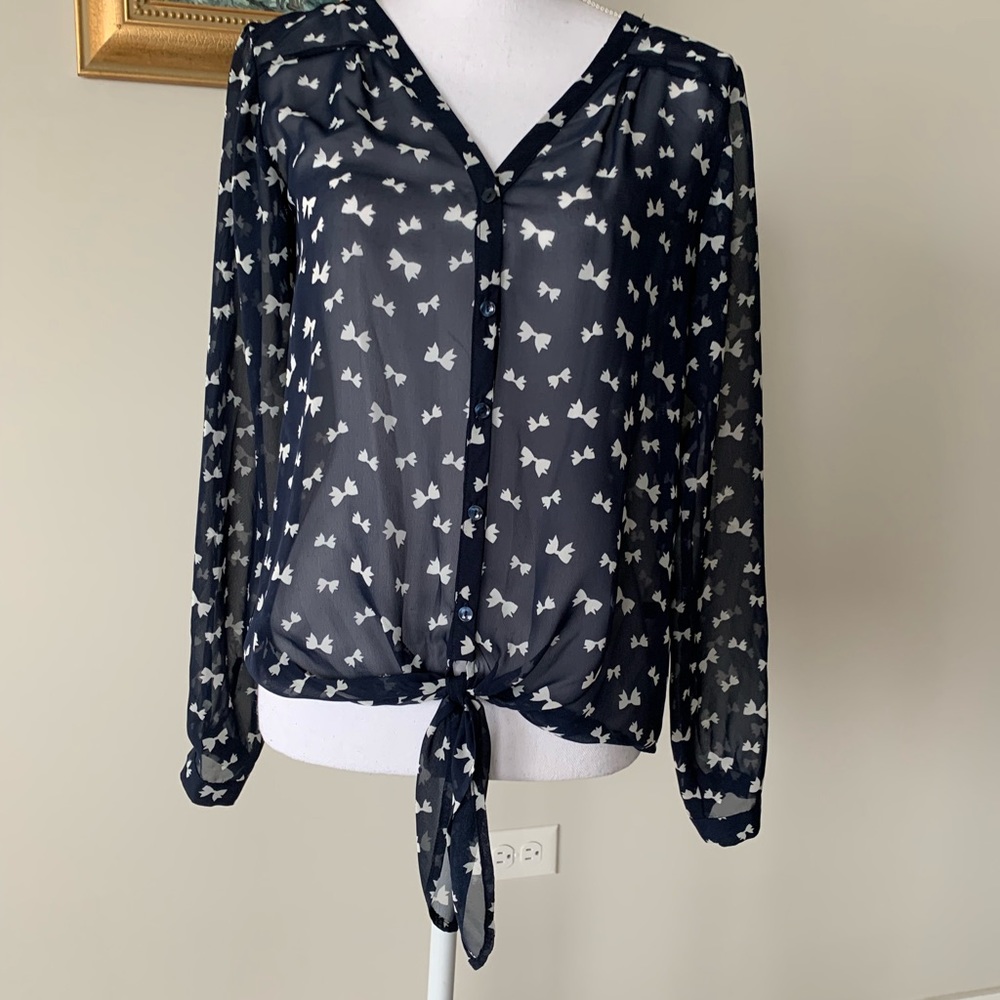 Lightweight summer top with sleeves